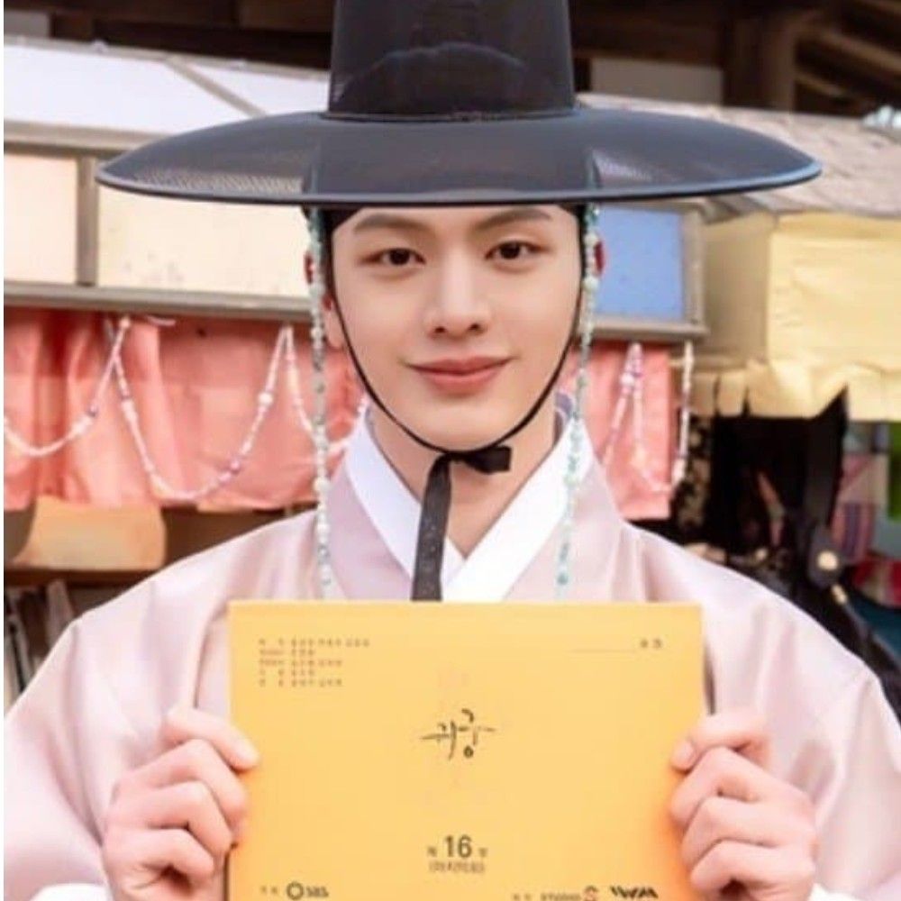 Latest photo of Yook Sungjae (BTOB)