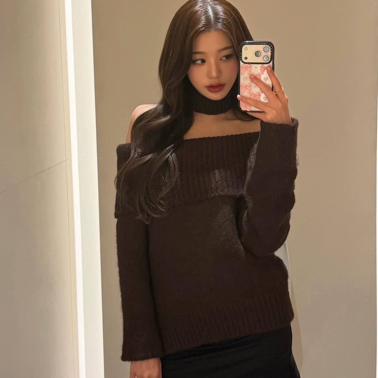 Recent activity shot of Jang Wonyoung (IVE)