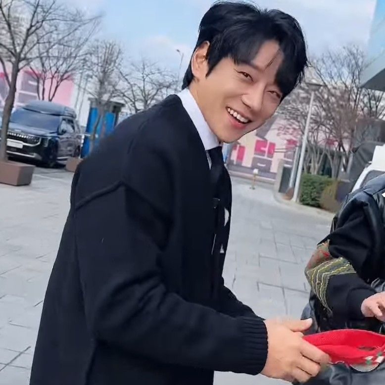 Latest photo of Hwang Chiyeol