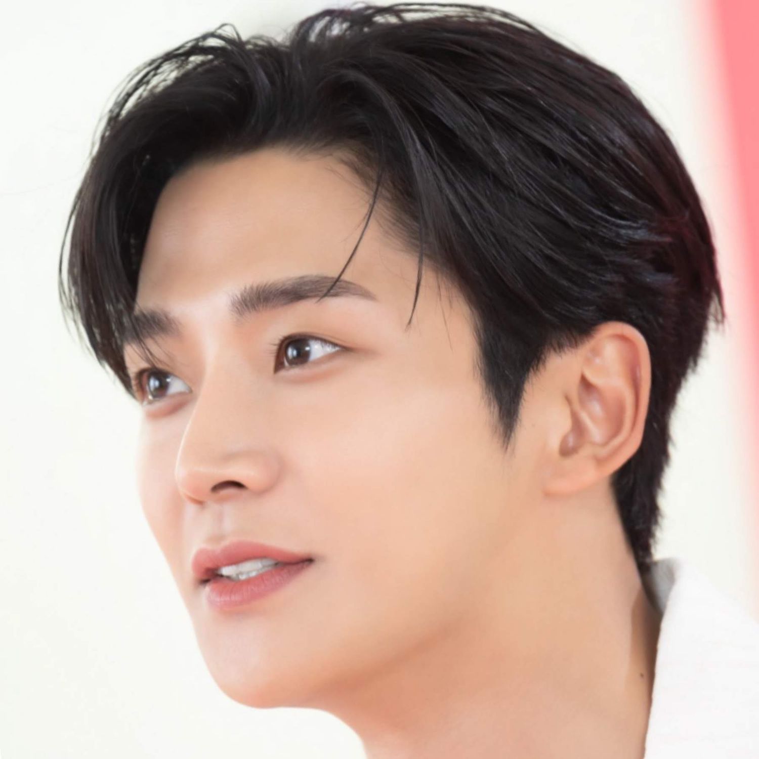 로운의 비하인드 컷