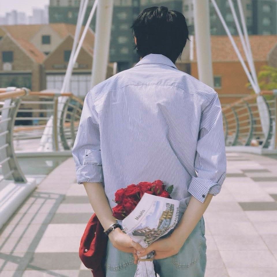 A moment captured by EVNNE's fan