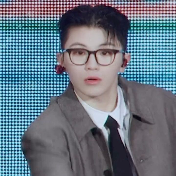 A moment captured by Woozi (SEVENTEEN)'s fan