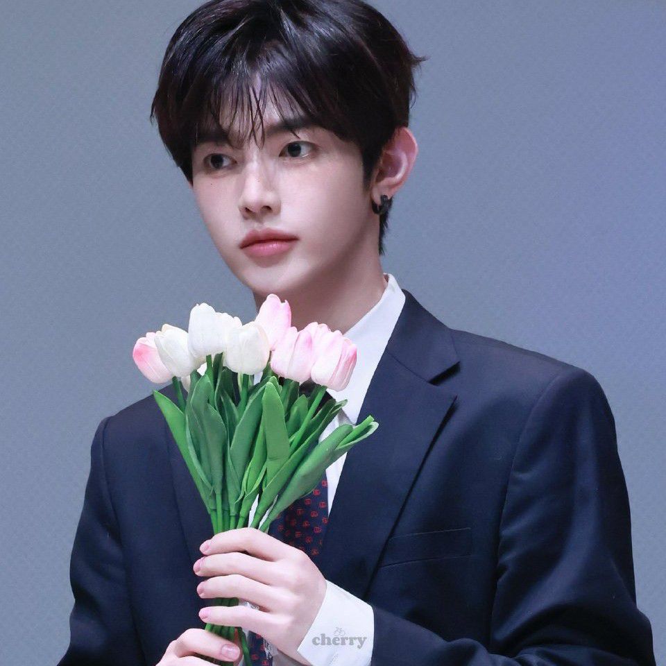 章昊 (ZEROBASEONE)的最新照片