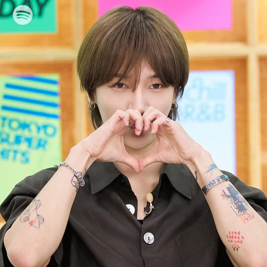 Behind-the-scenes cut of Super Junior