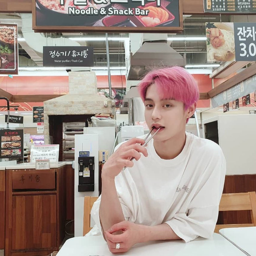 A moment captured by Kim Jiwoong (ZEROBASEONE)'s fan