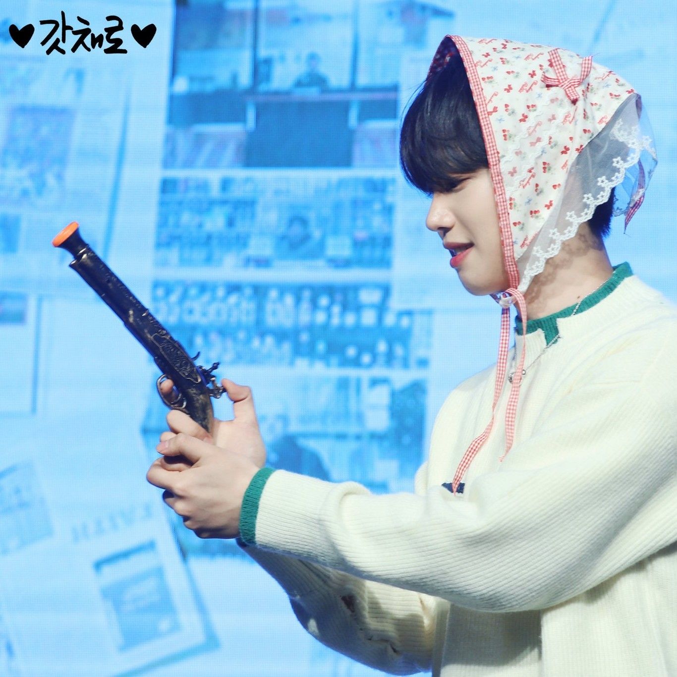 Behind-the-scenes cut of Lim Youngmin
