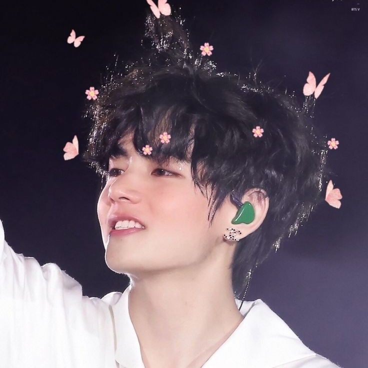 V (防彈少年團)的最新照片