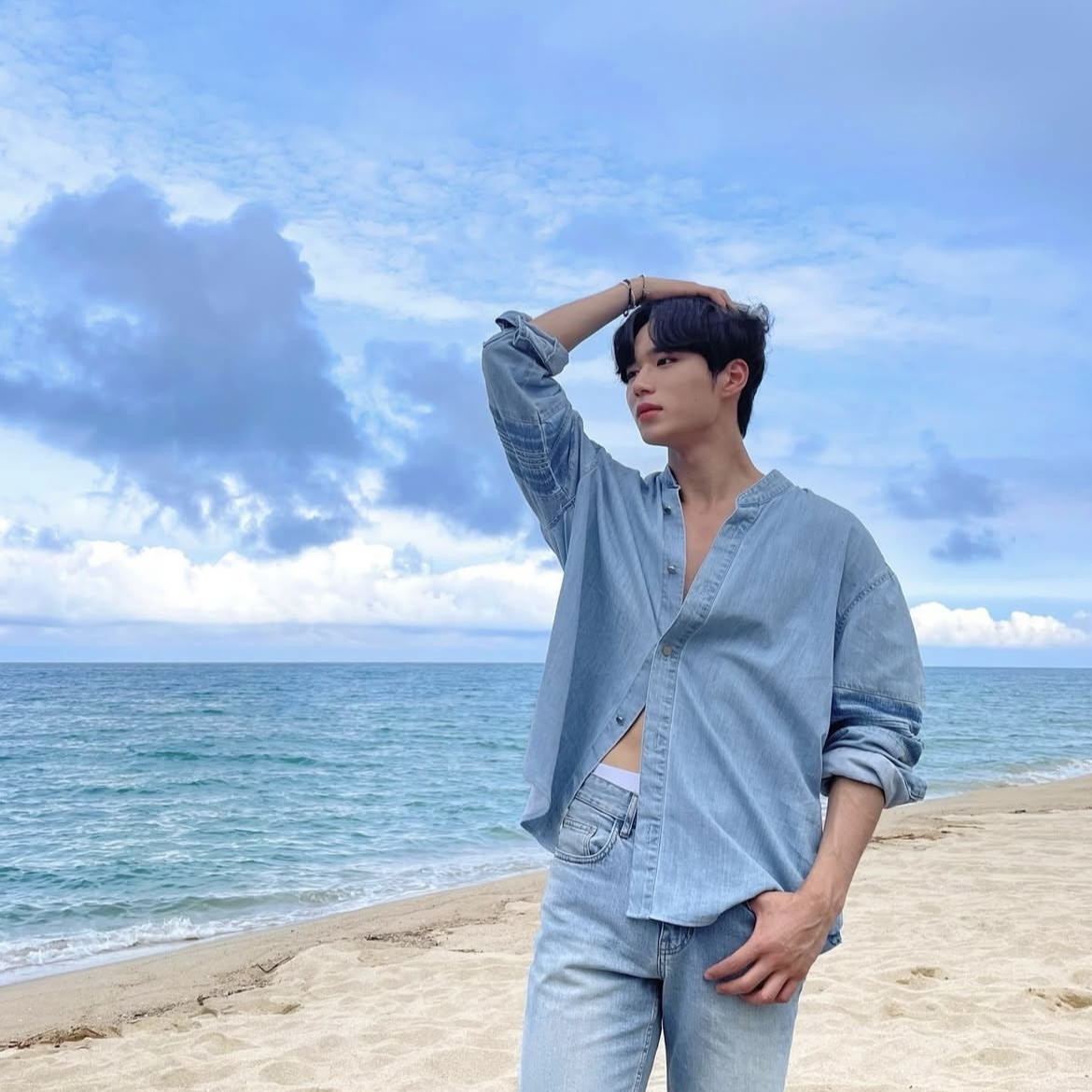 Behind-the-scenes cut of Kim Junseo (ALPHA DRIVE ONE)