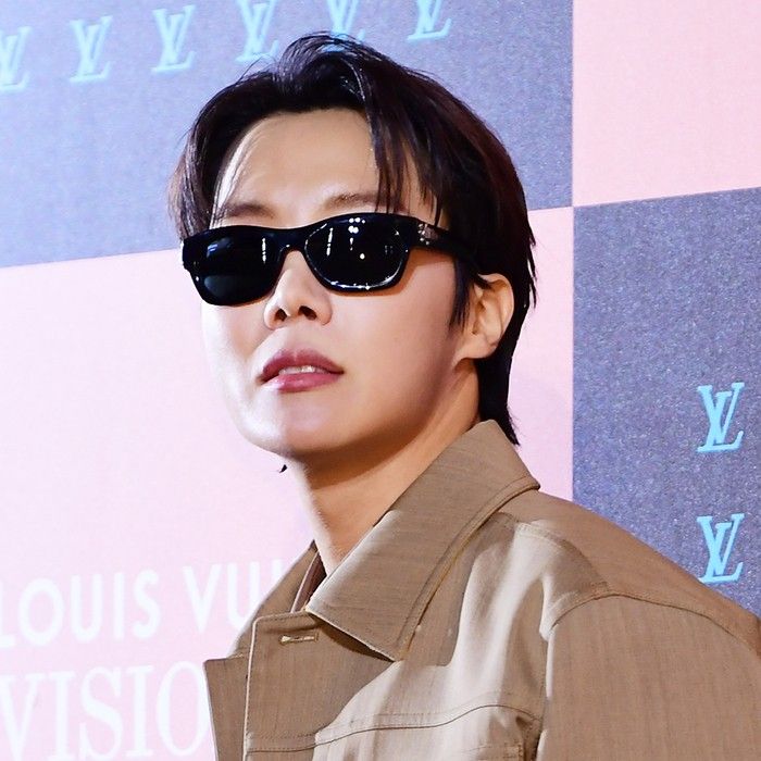 Behind-the-scenes cut of j-hope (BTS)