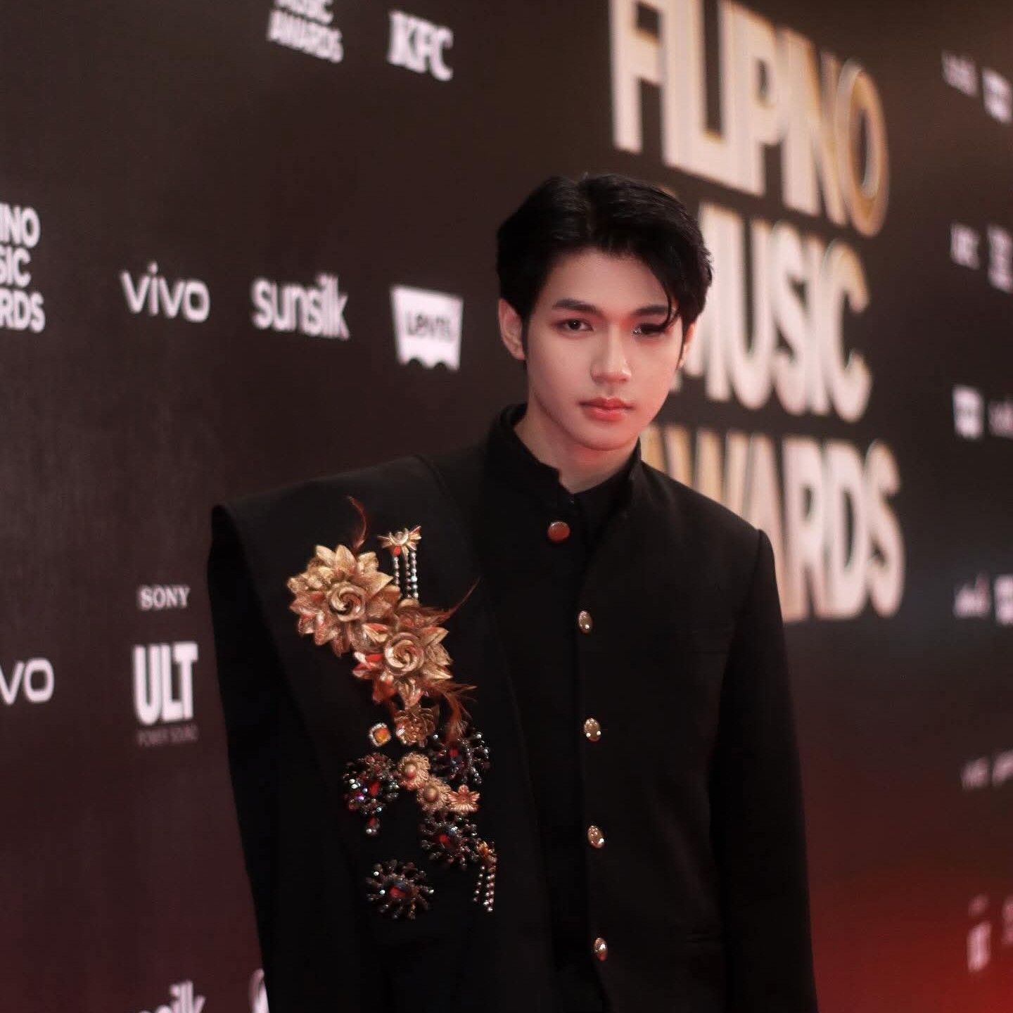 Foto terbaru Kim (HORI7ON)