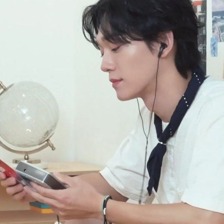 Recent activity shot of Chen (EXO)