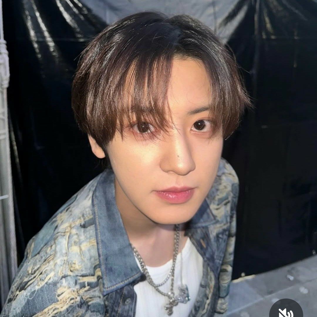 A moment captured by Chanyeol (EXO)'s fan
