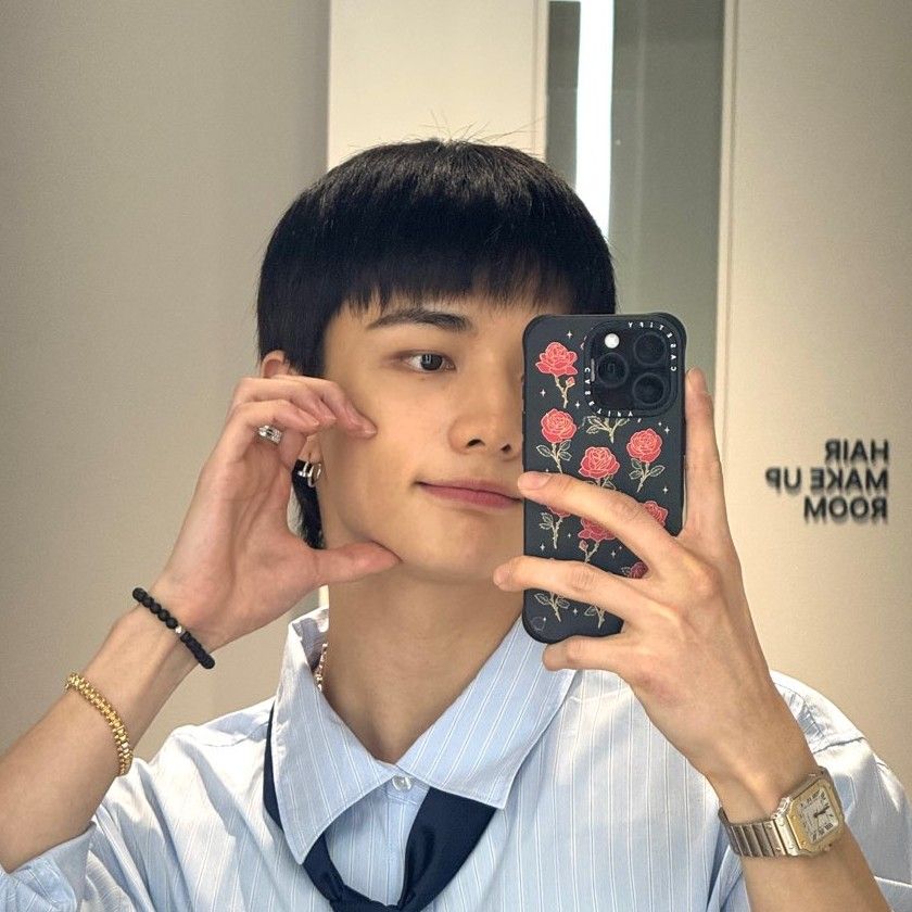 Foto aktivitas terbaru Hyunjin (Stray Kids)