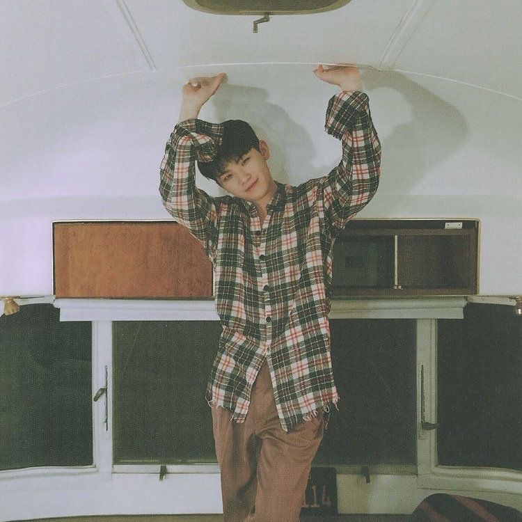 A moment captured by Woozi (SEVENTEEN)'s fan