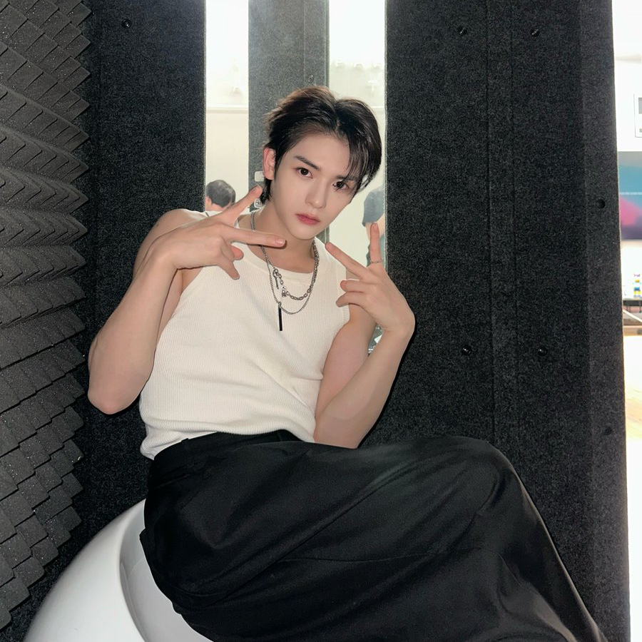 Behind-the-scenes cut of Sungyun (n.SSign)