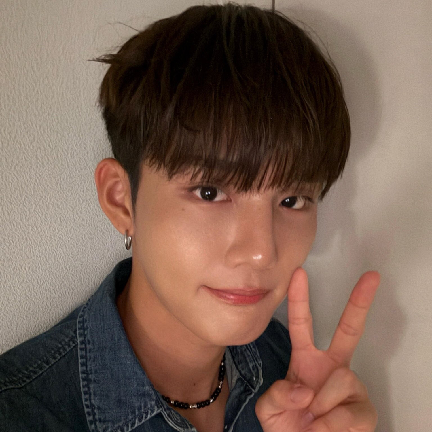 Behind-the-scenes cut of Seunghun (B.D.U)