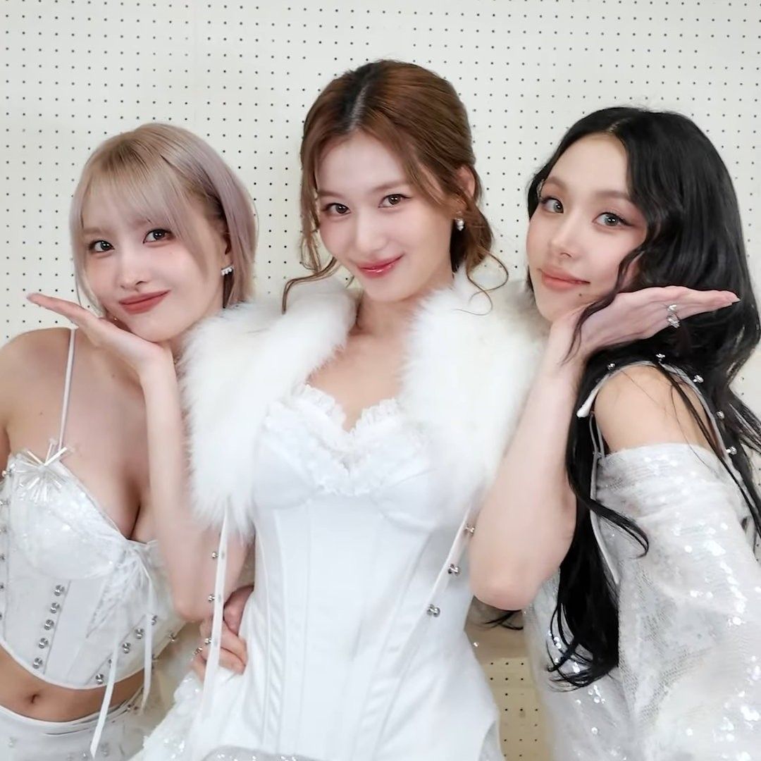 Foto terbaru Momo (TWICE)