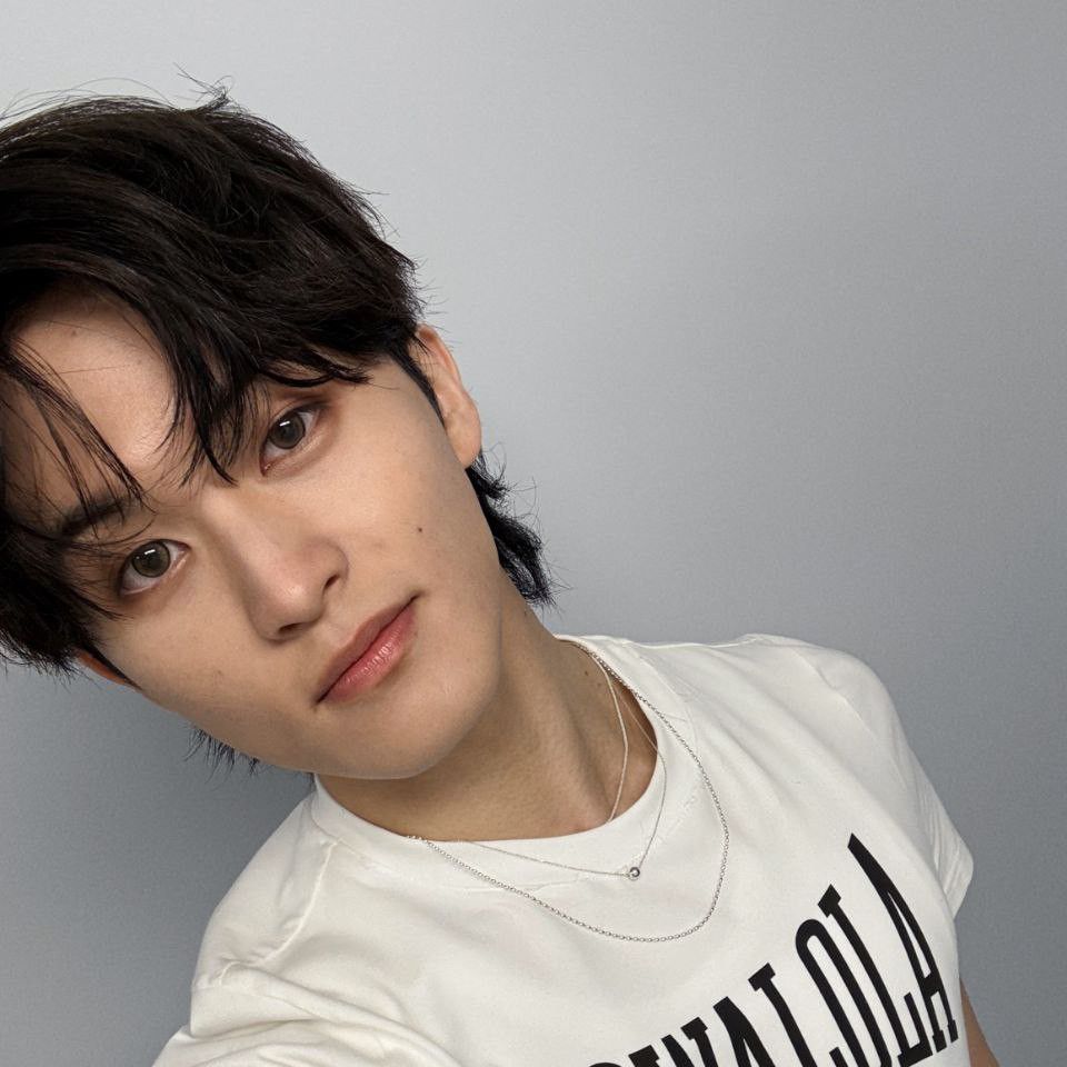 Behind-the-scenes cut of Mark (NCT 127, NCT DREAM)