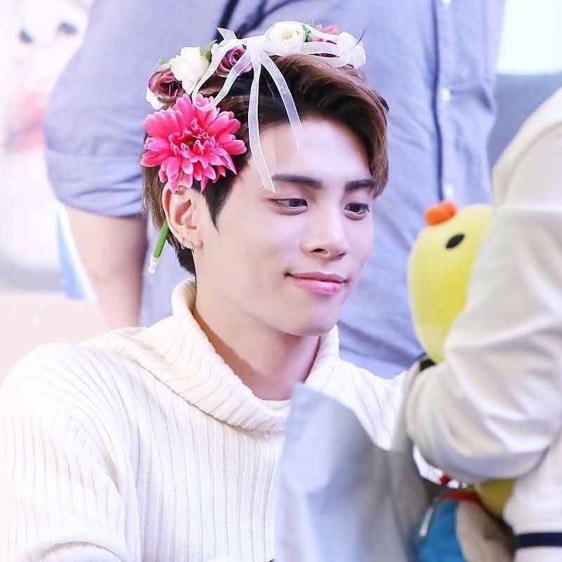 Behind-the-scenes cut of Jonghyun (SHINee)