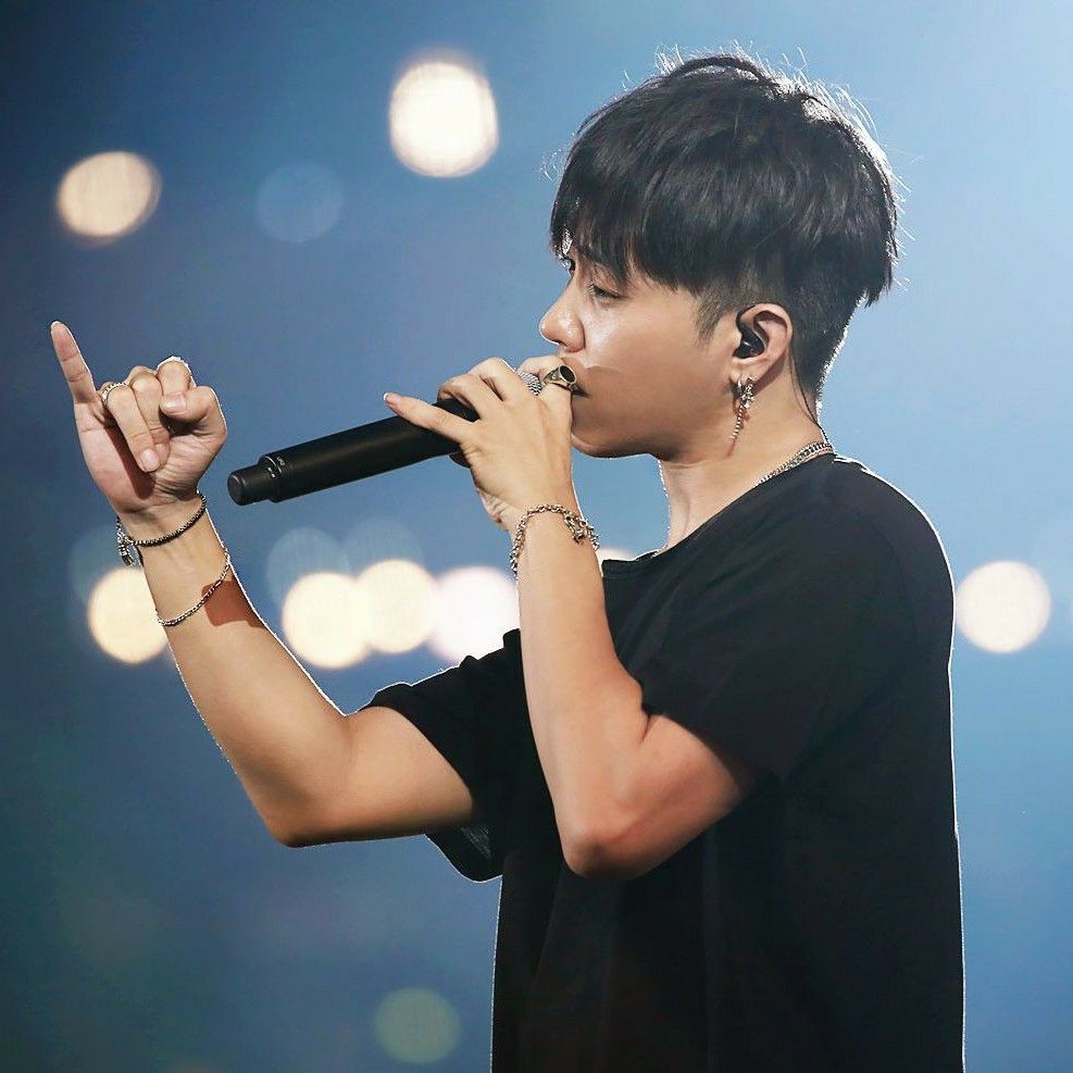 Recent activity shot of Eun Jiwon (SECHSKIES)