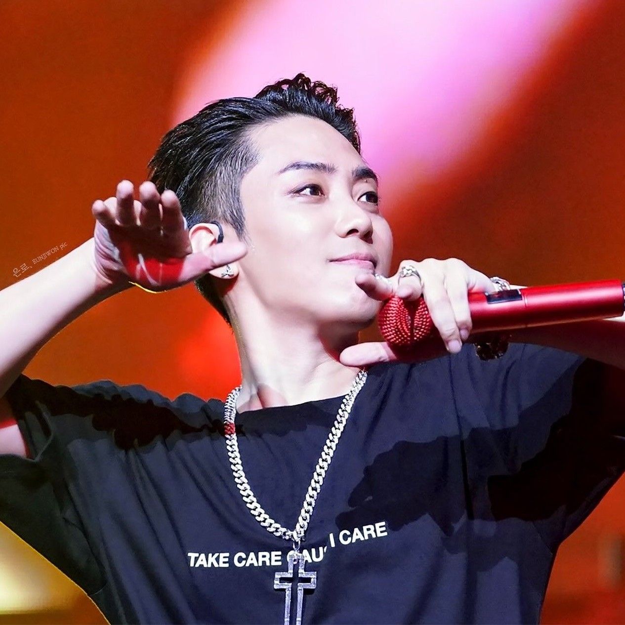 Recent activity shot of Eun Jiwon (SECHSKIES)