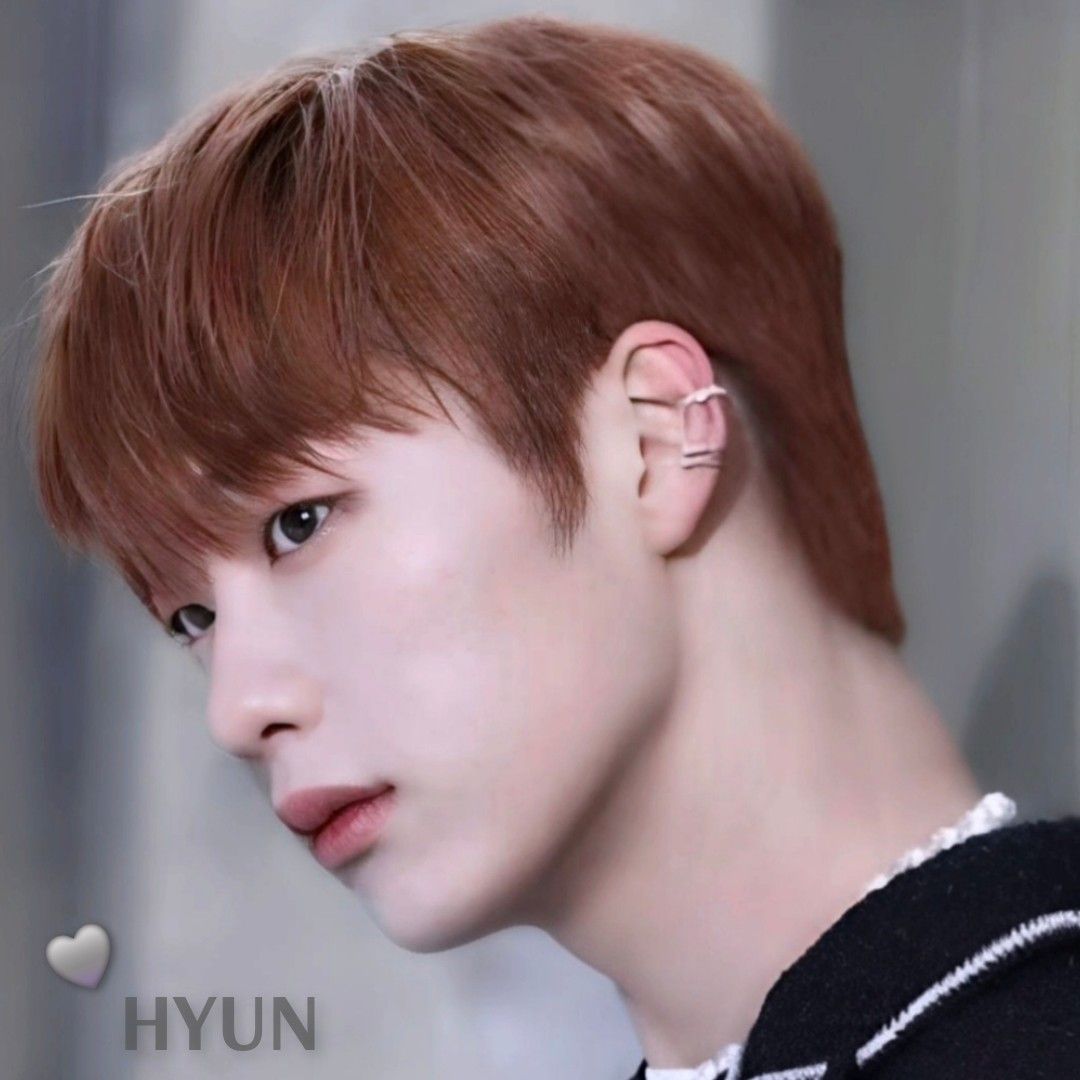 A moment captured by Hyun's fan