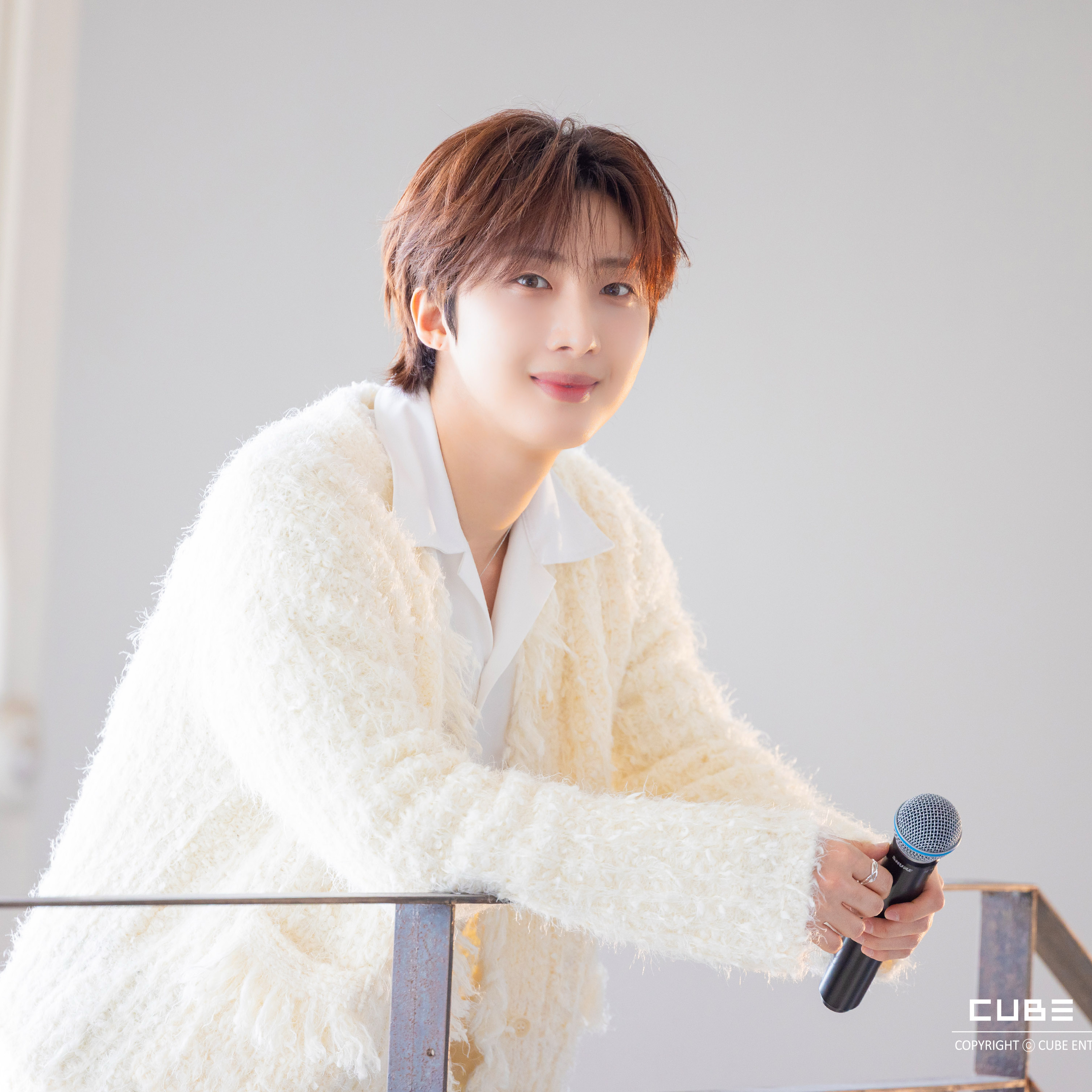 Behind-the-scenes cut of Hui (PENTAGON)
