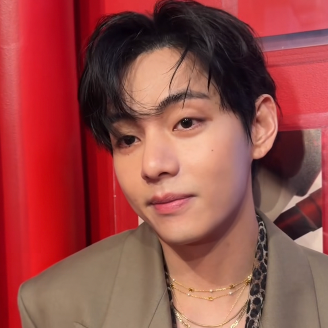 뷔 (방탄소년단) 최근 활동샷