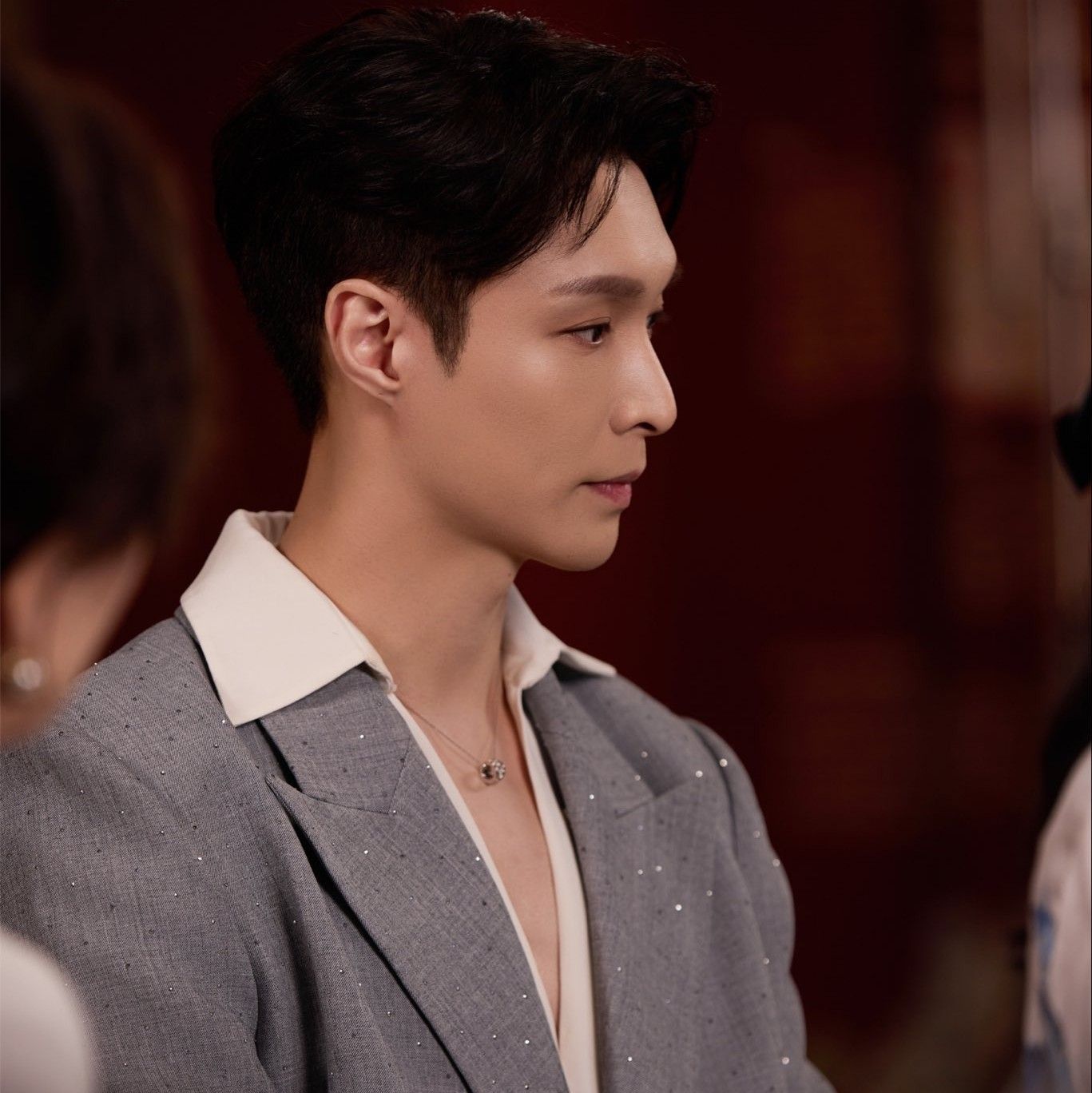Behind-the-scenes cut of Lay (EXO)