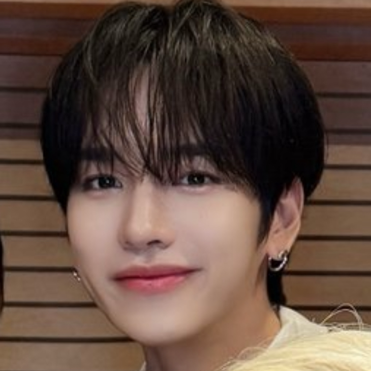 Behind-the-scenes cut of Hanjun (n.SSign)
