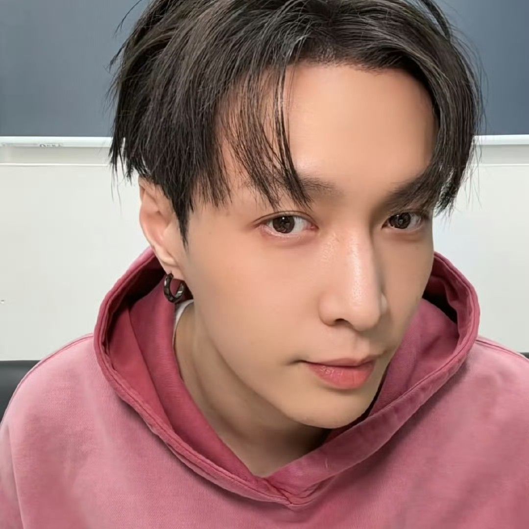 A moment captured by Lay (EXO)'s fan