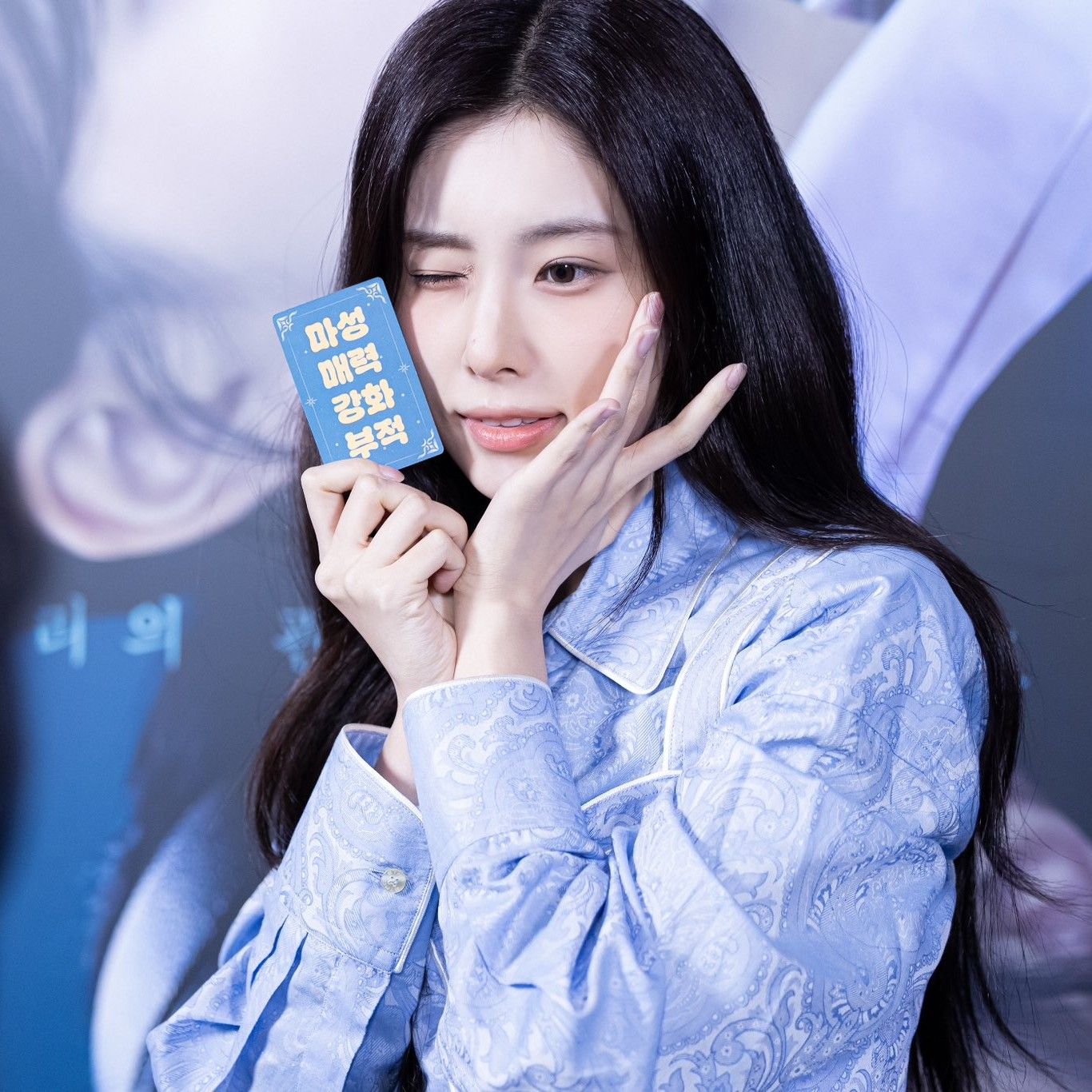 Behind-the-scenes cut of Kang Hyewon