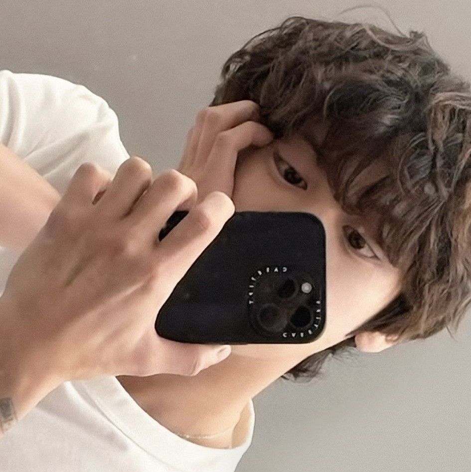 Recent activity shot of Chanyeol (EXO)