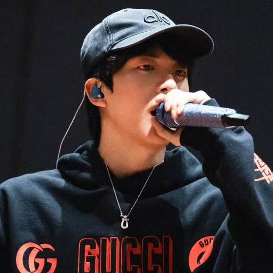 진 (방탄소년단)의 최신 사진