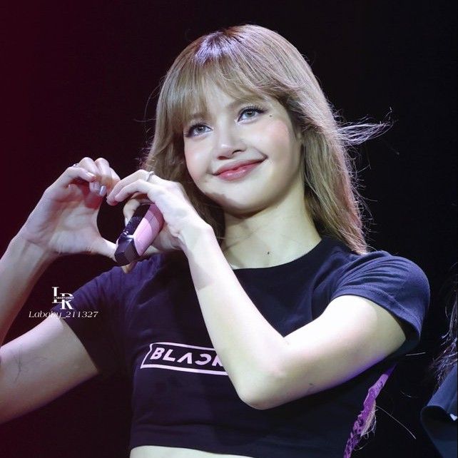 Behind-the-scenes cut of Lisa (BLACKPINK)