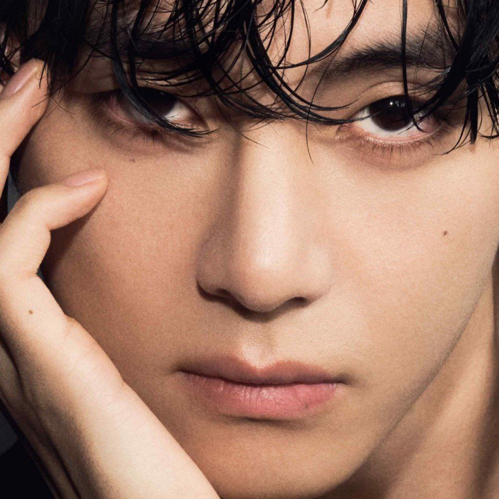 Behind-the-scenes cut of V (BTS)