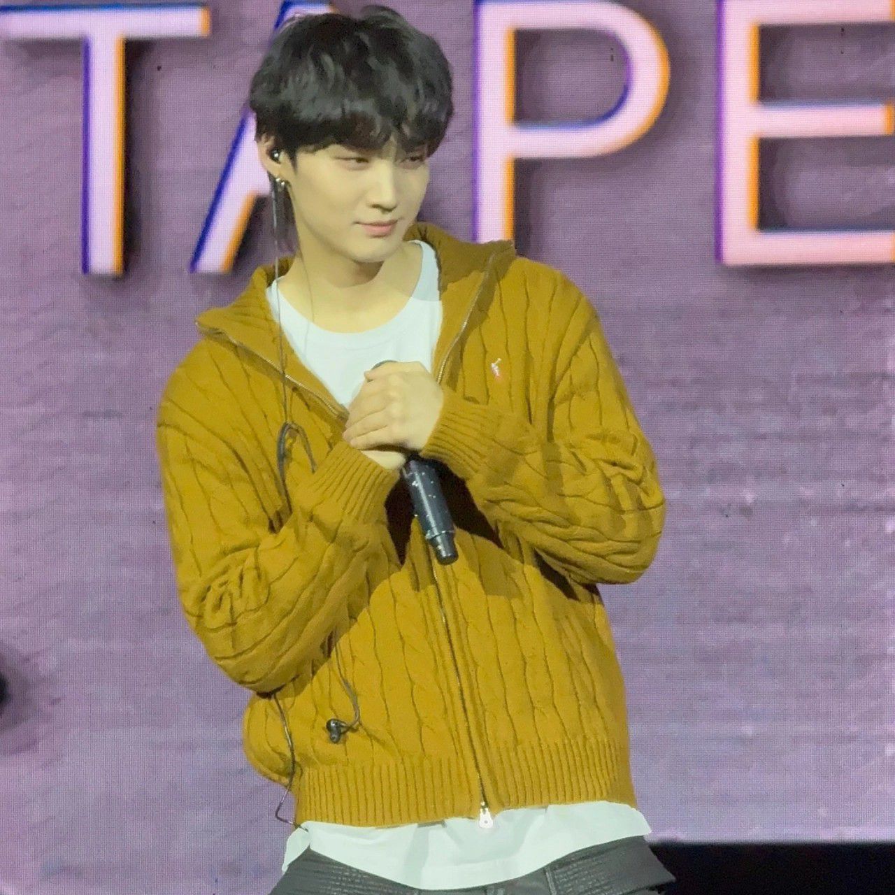 Behind-the-scenes cut of JAY B (GOT7)