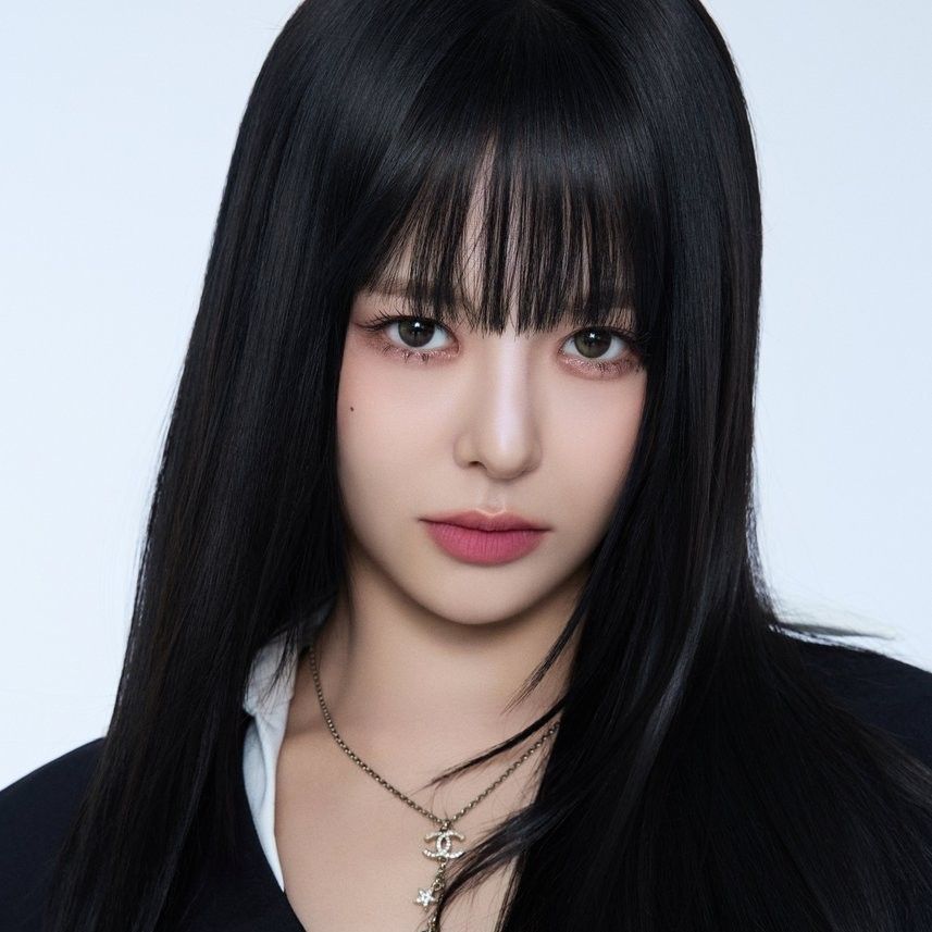 Recent activity shot of E:U (EVERGLOW)