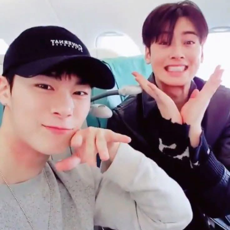 아스트로 최근 활동샷