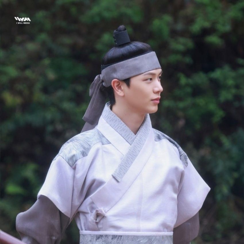 Latest photo of Yook Sungjae (BTOB)