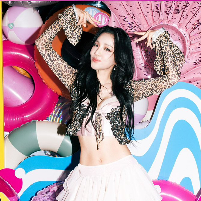 Behind-the-scenes cut of Sandara Park (2NE1)