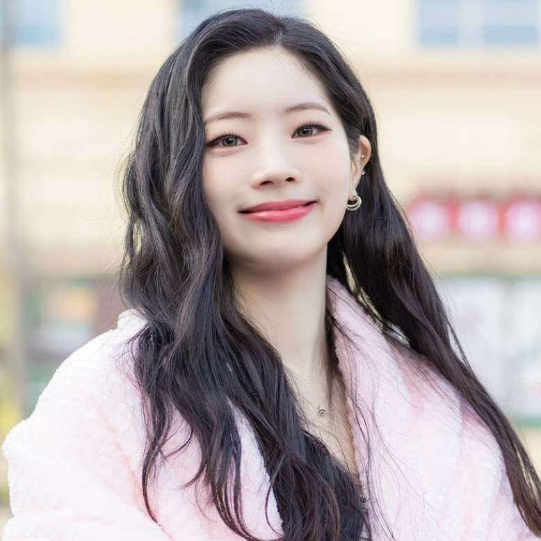 Behind-the-scenes cut of Dahyun (TWICE)