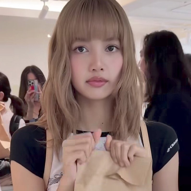 Lisa (BLACKPINK)的幕後花絮