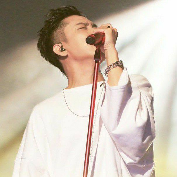 Latest photo of Eun Jiwon (SECHSKIES)