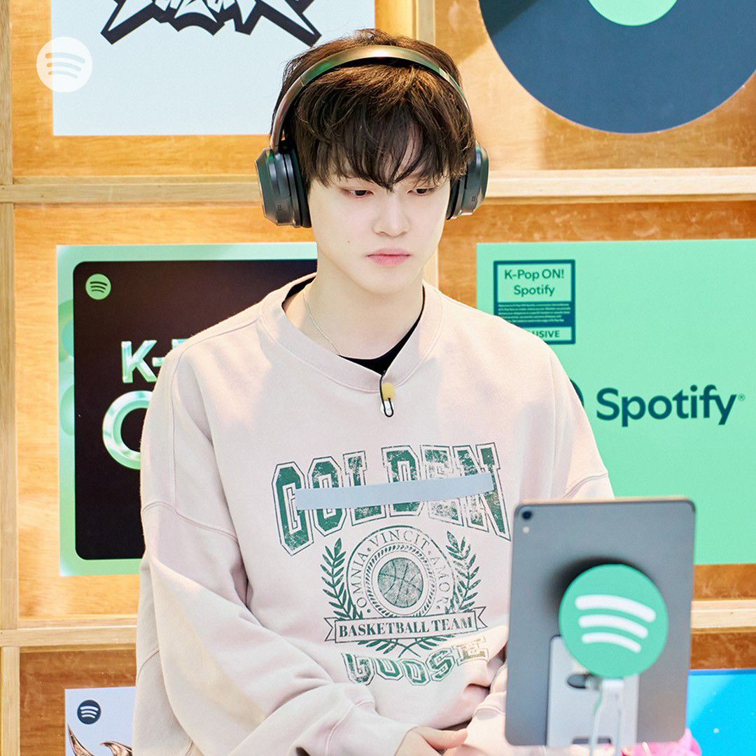Behind-the-scenes cut of Chenle (NCT DREAM)