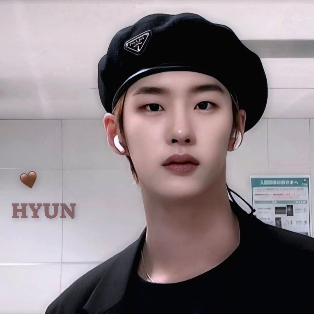 A moment captured by Hyun's fan