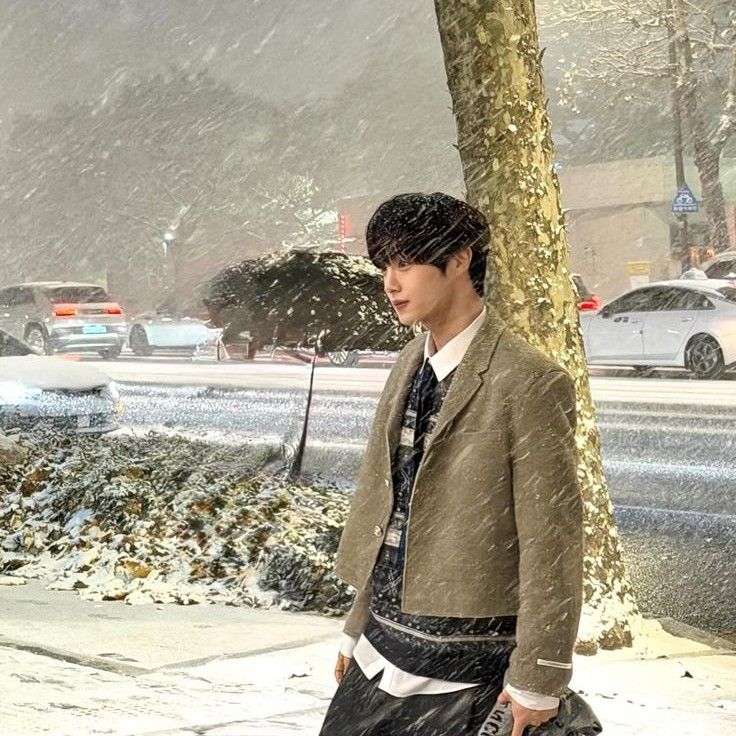 Latest photo of Hyunsuk (CIX)