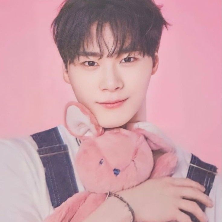 A moment captured by Moonbin (ASTRO)'s fan