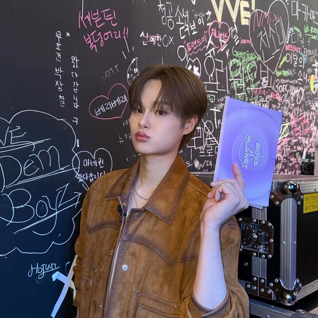 이대휘 (AB6IX)의 최신 사진
