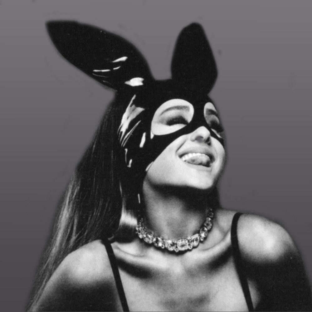 Behind-the-scenes cut of Ariana Grande